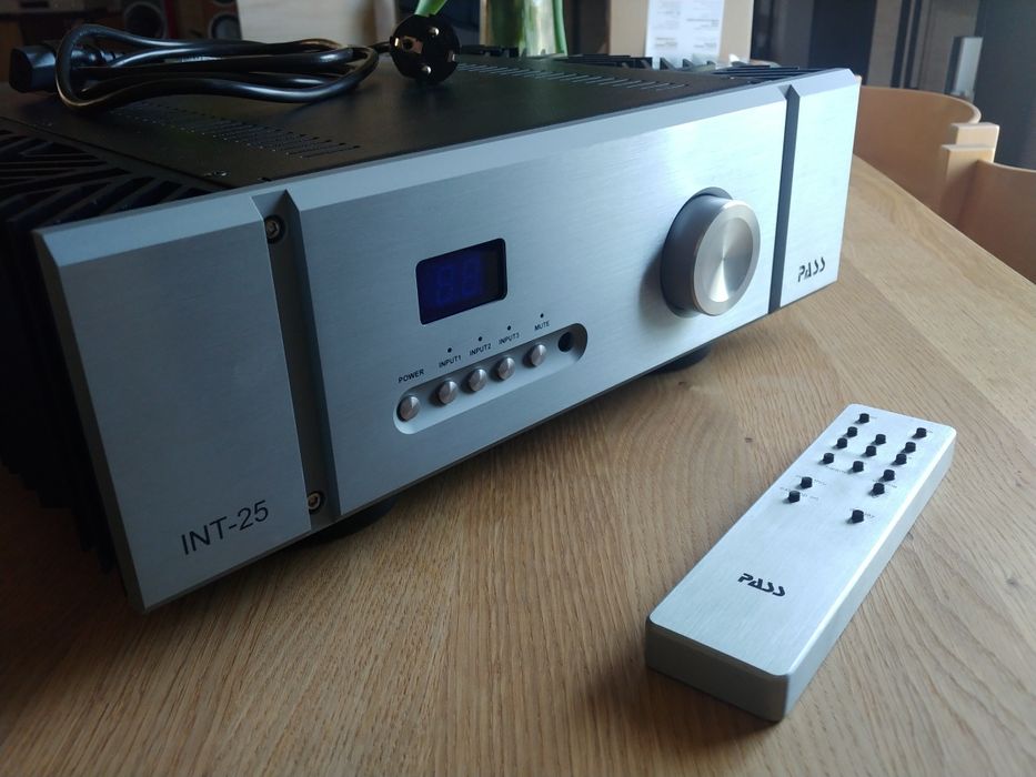 Vând amplificator stereo Pass Labs int 25