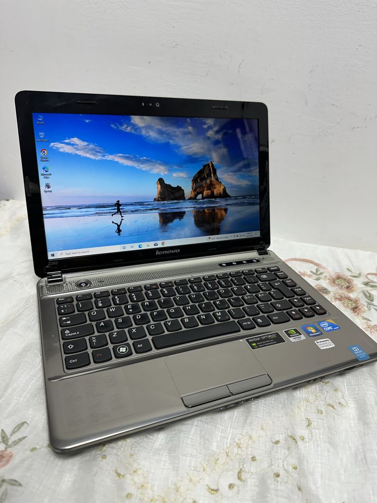 Lenovo Ideapad Z360 - Intel Core i5 - 8Gb Ram- Hdd 750 GB-Windows 10