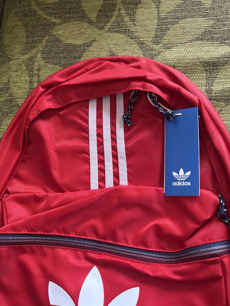 Тънка раница Hummel и нови раници на Adidas