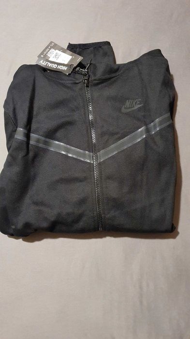 Анцунг на nike tech
