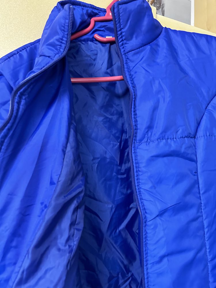 Куртка простая синего цвета