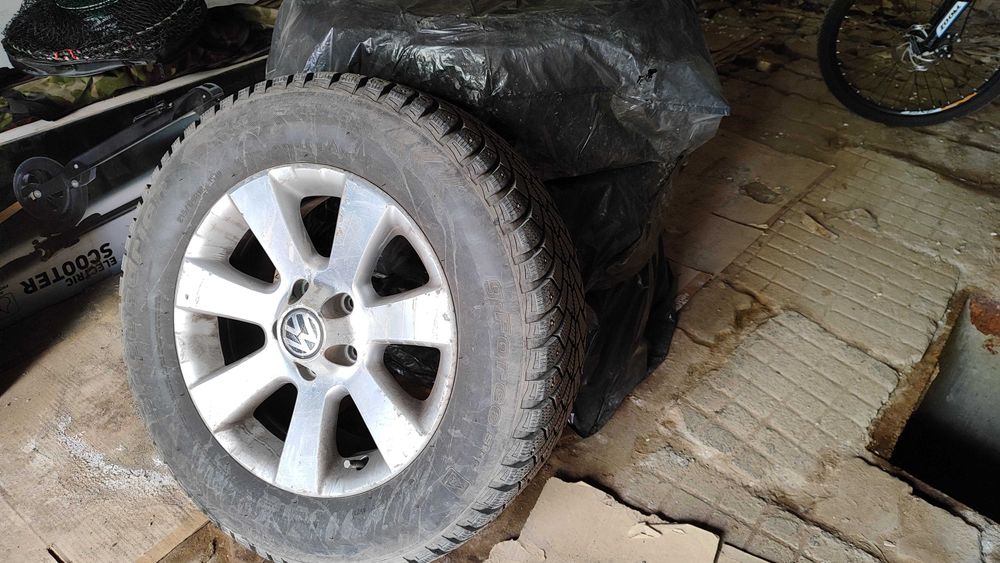 Комплект дисков с зимней резиной на VW