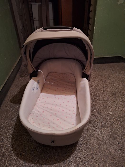 Детска количка със зимен кош