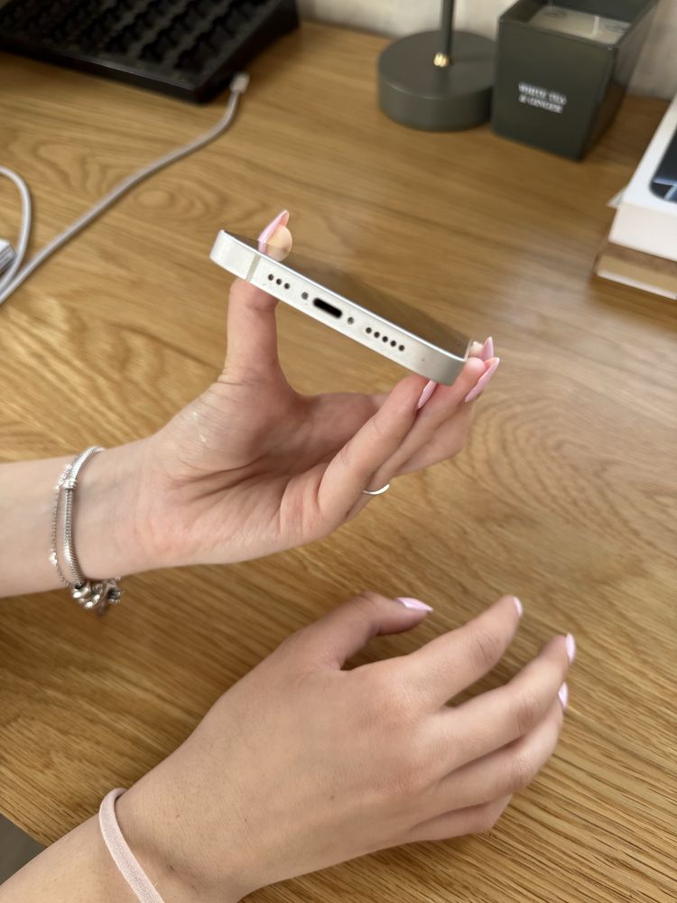 Iphone 13 бял 256Gb