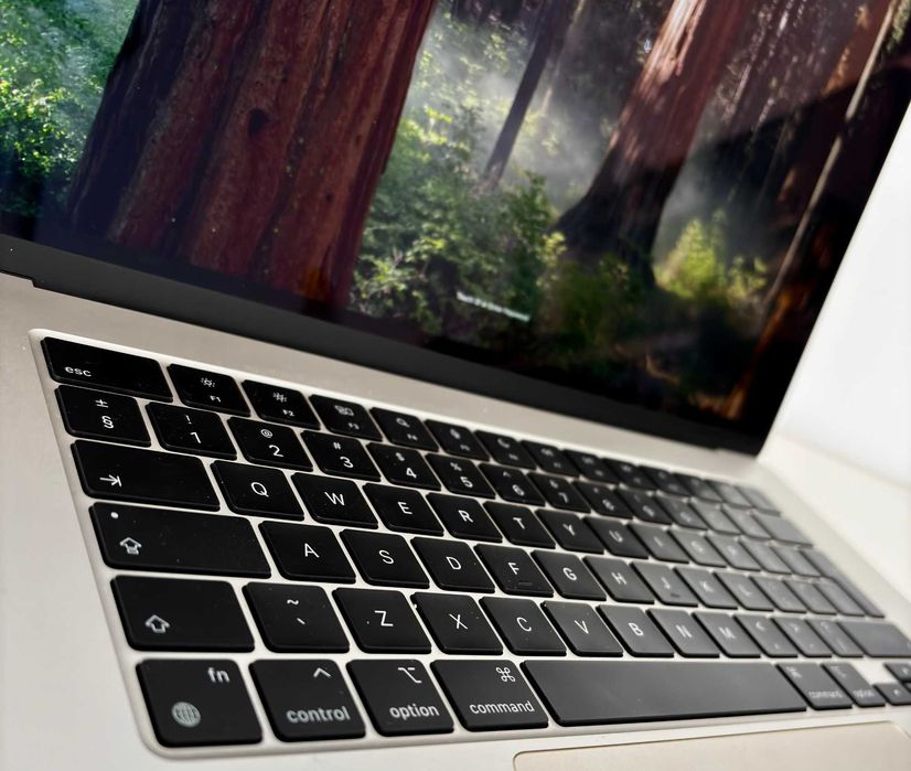 MacBook Air M3 2024, 8GB RAM, 256GB SSD – Stare impecabilă