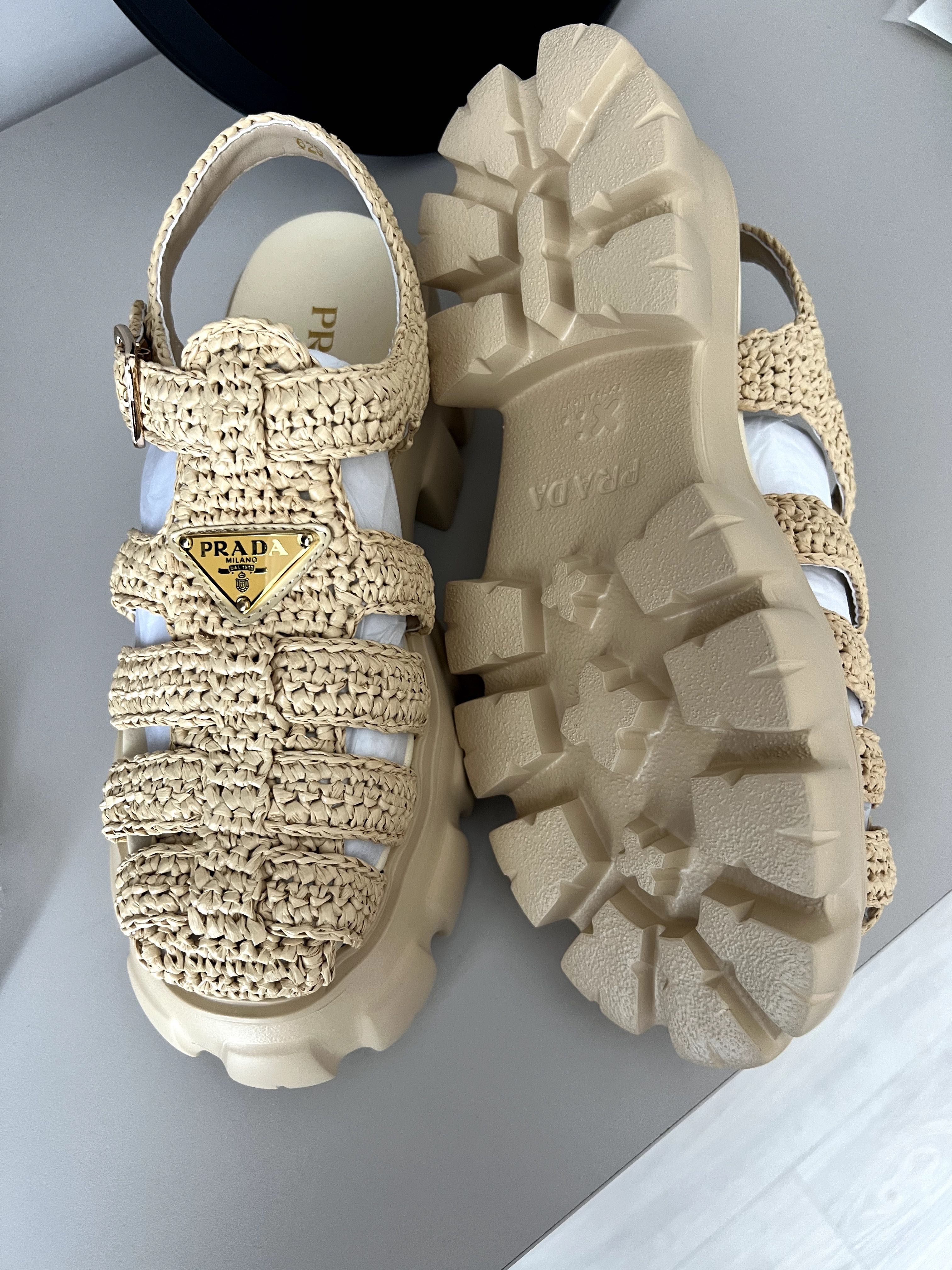 Дамски сандали Prada.Налични 37 38 39 номер