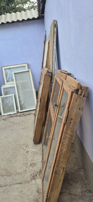 Продаются б/у Двери / рамы г. Карши, вокзал.