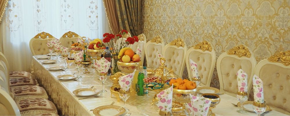 Стол стул мебель на зал