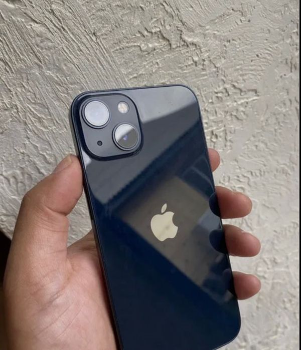 Продам Айфон 13 в отличном состоянии