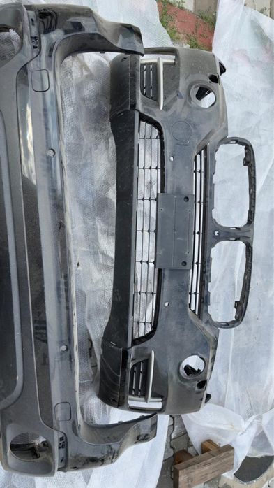 Продам оригинальные бампера полный комплект на BMW X5 (F15)