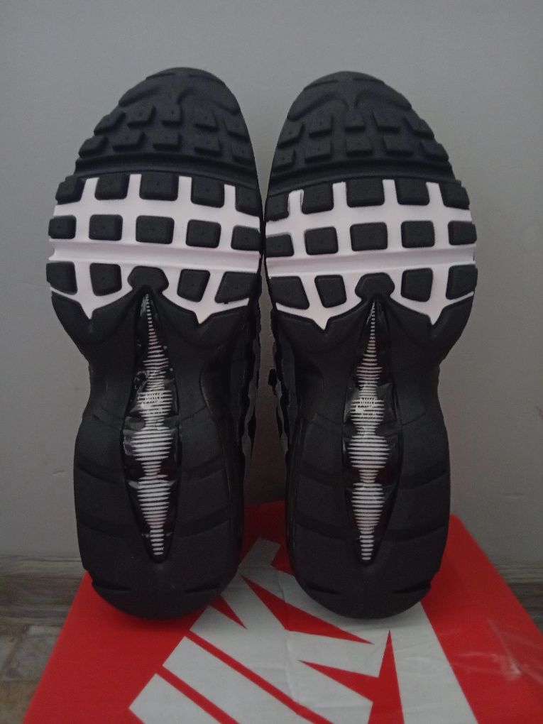 !!!Промо Цена!!! Nike Air Max 95 Essential