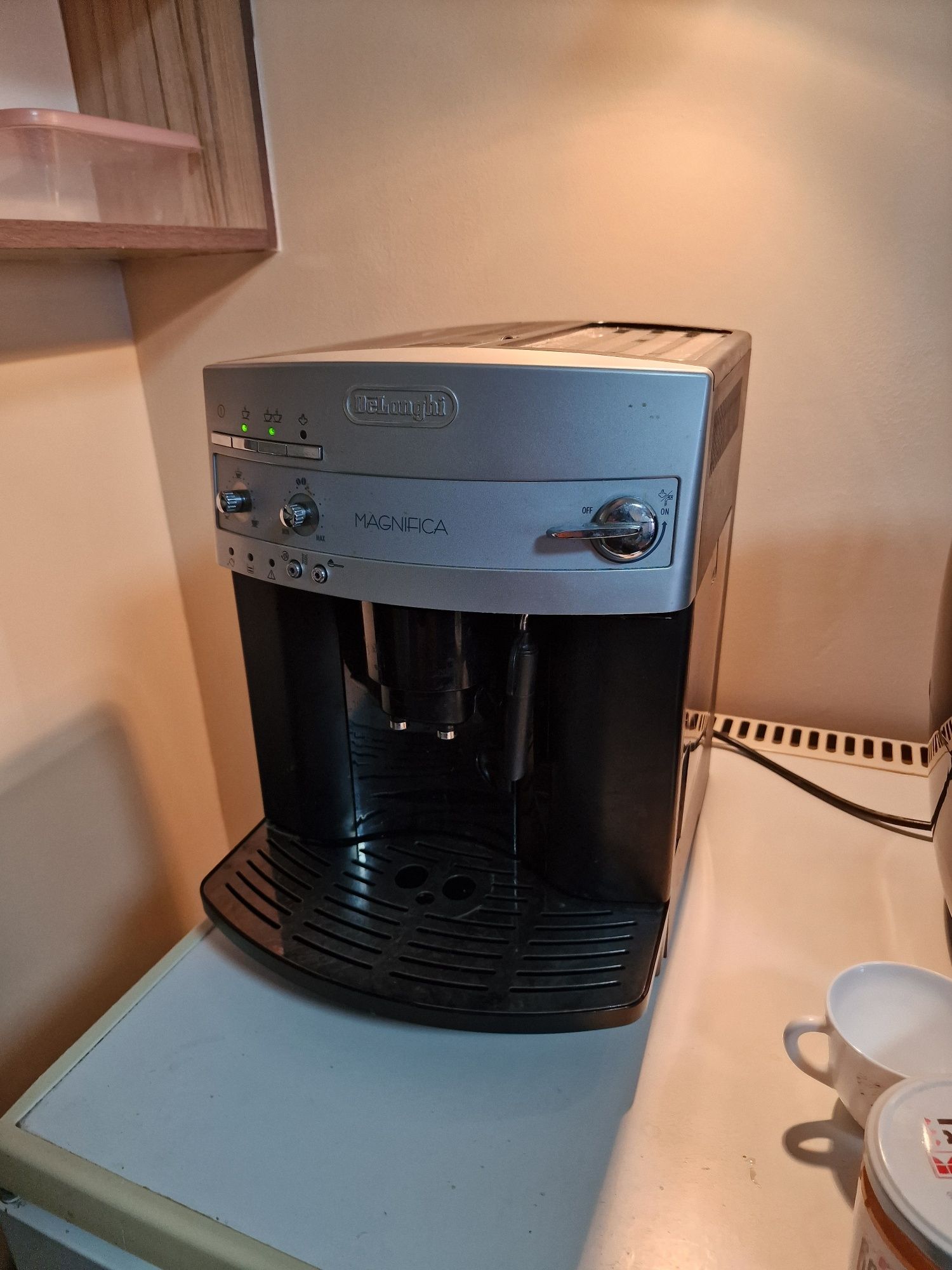 Кафе машина Delonghi Magnifica 3200