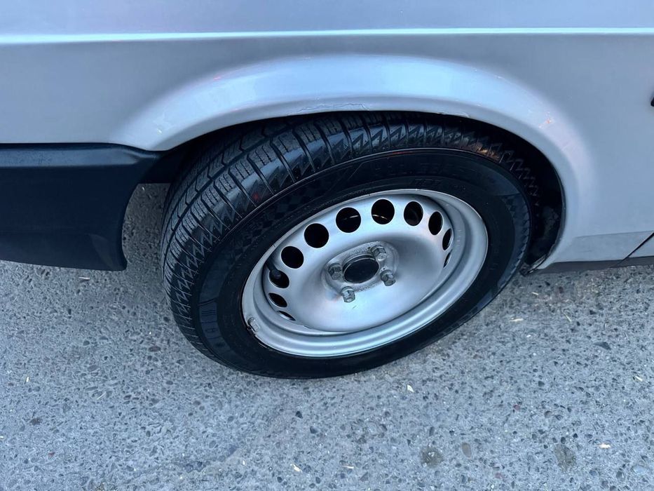 Продаётся лада девятка.