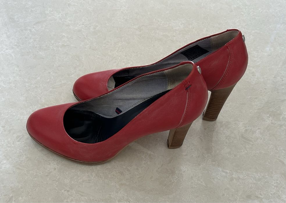 Продам кроссовки, туфли, все очень хорошего качества, размер 39-40