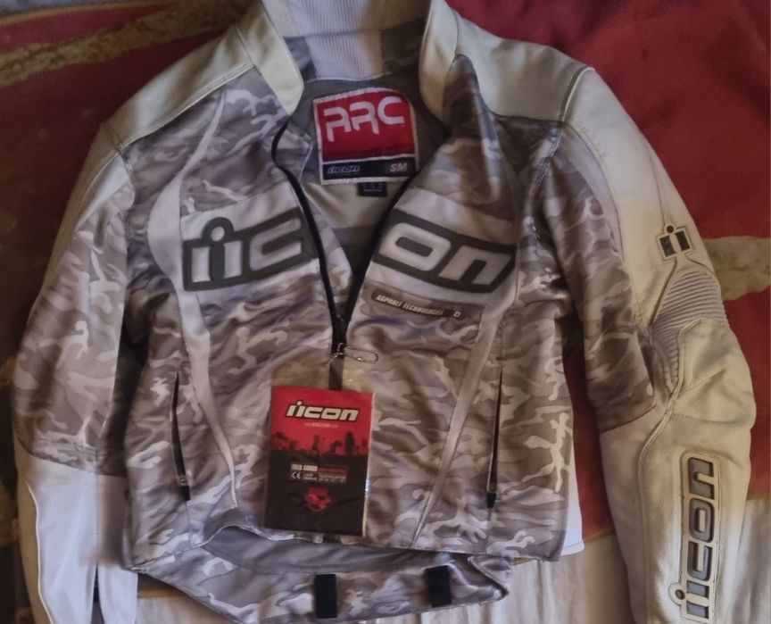 Vand geaca+casca  moto Icon cu protectii