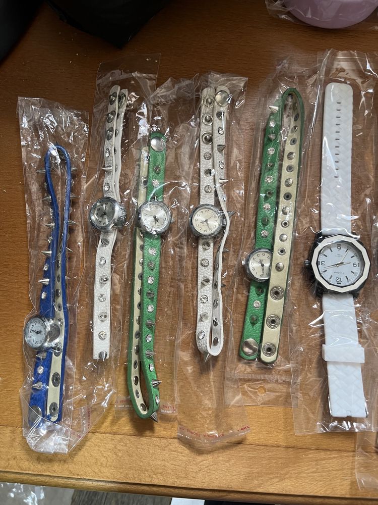 Различни модели часовници на добра цена,  на едро
