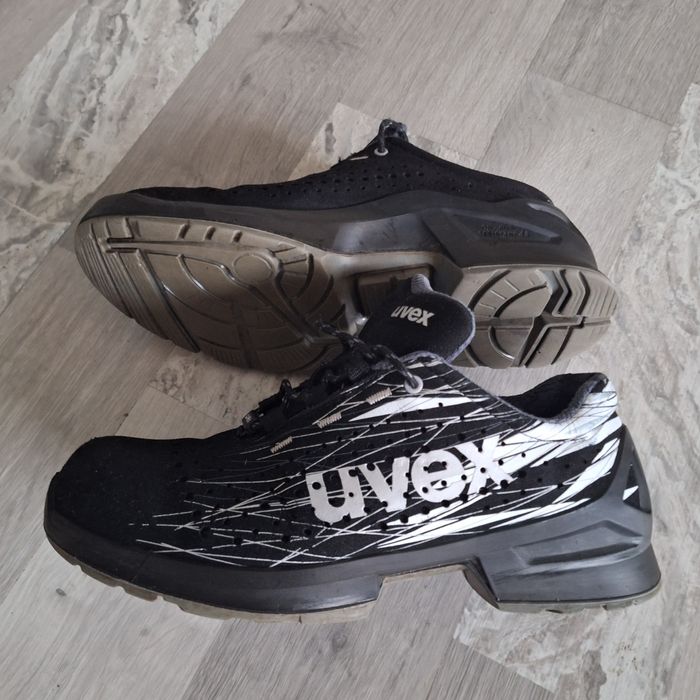 Bocanci de lucru cu bombeu Uvex nr 45