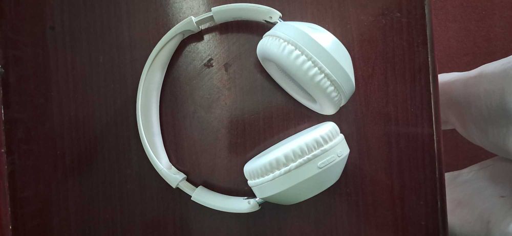 Simsiz naushnik. Simsiz quloqchin