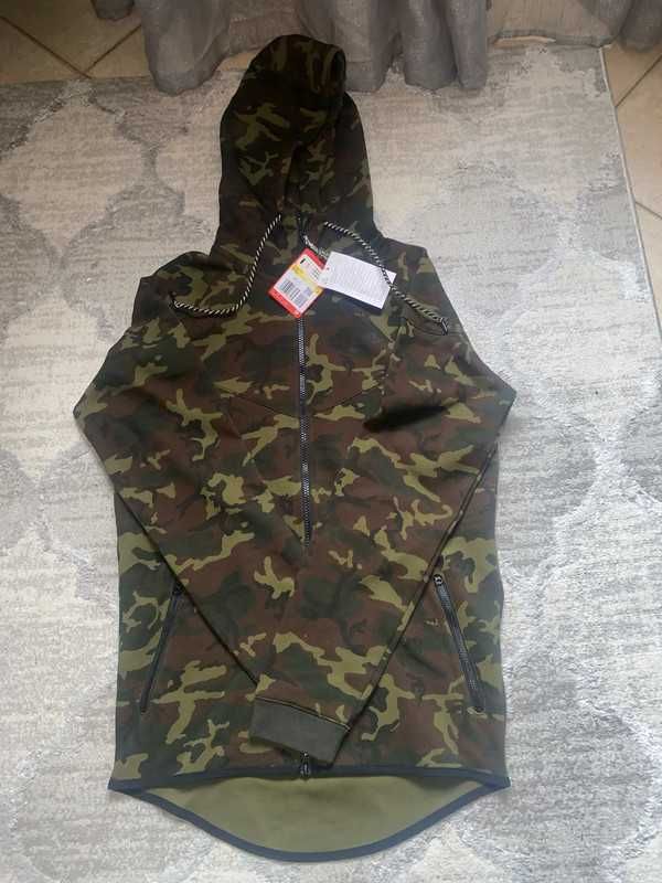 100% Оригинален Nike Tech Fleece в размер S