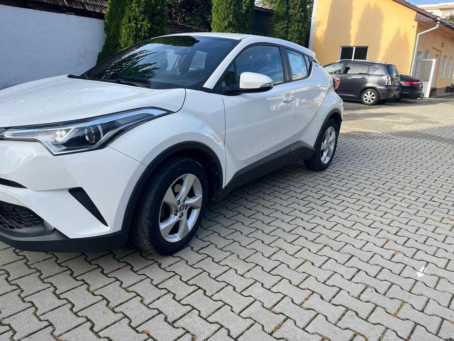 Vand Toyota CH-R anul 2019
