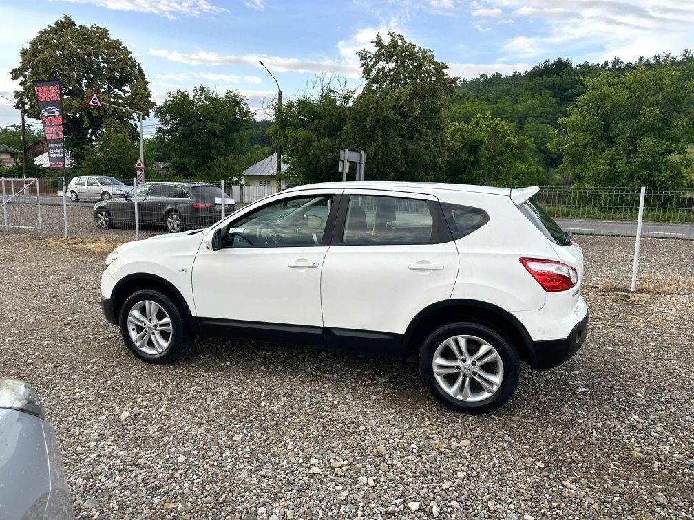 Nissan Qashqai 1.5 Dci 2013| Rate avans 0
An fabricație 2012
 Motor 1.