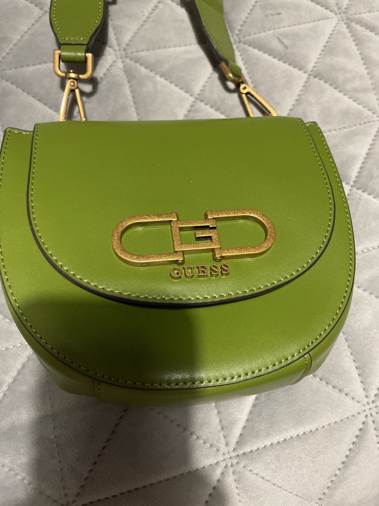 Нова чанта Guess