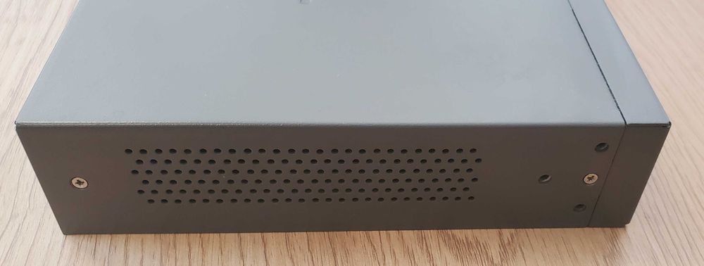 Суич: TP-Link TL-SG1008 - 8-port Gigabit Switch