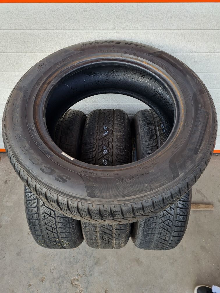Зимни гуми 4 броя PIRELLIScorpion 215 65 R17 дот 4217