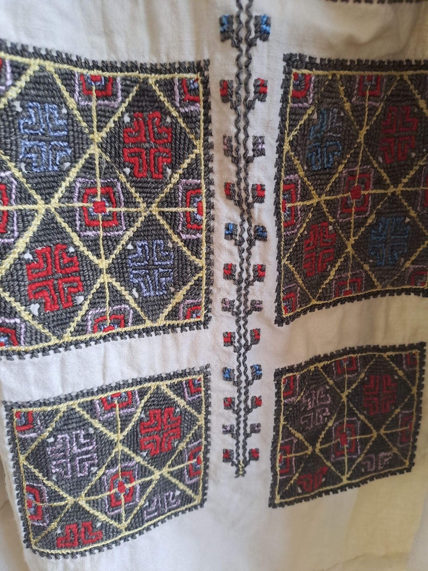 Ie tradițională cusută