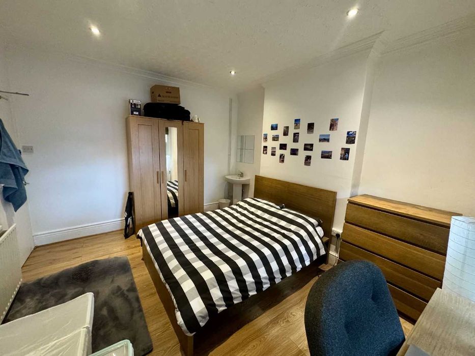 Дава се под наем Тристаен апартамент в София, Център - 90 кв.м за 459 € - Снимка #1