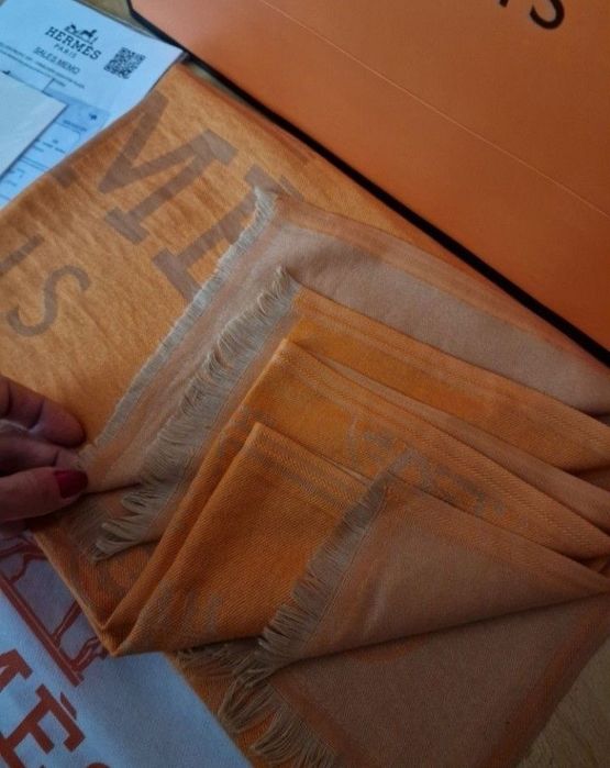 Set dama( geanta +esarfa),cureaua detasabila umăr, saculet, etichetă