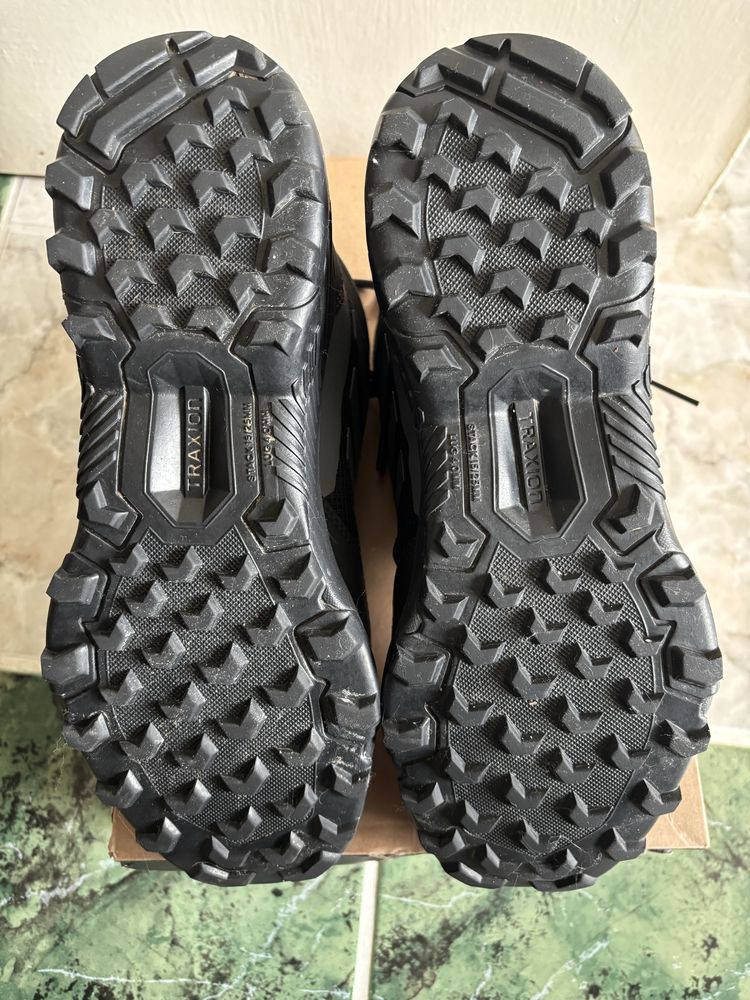 Обувки Adidas Terrex