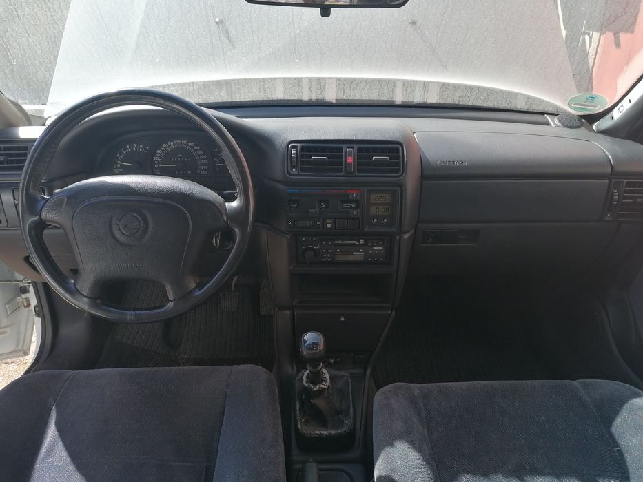 Опел вектра A 2.5 V6 (ръчка) Opel vectra A