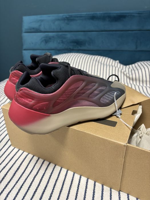 Обувки Yezzy 700