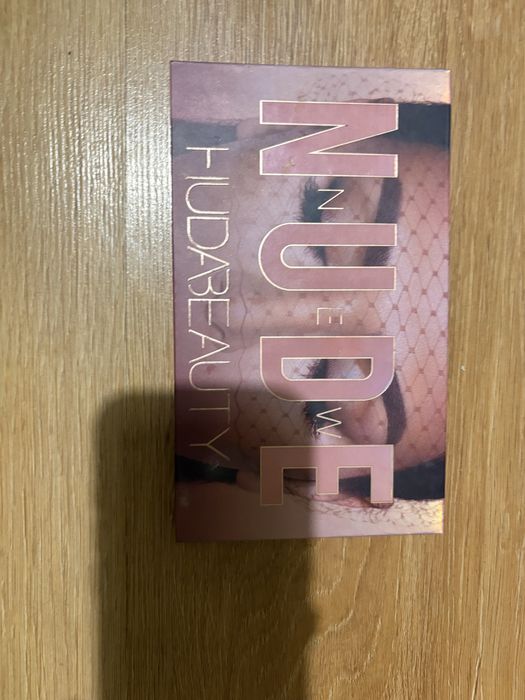 Палитра Huda Beauty New Nude