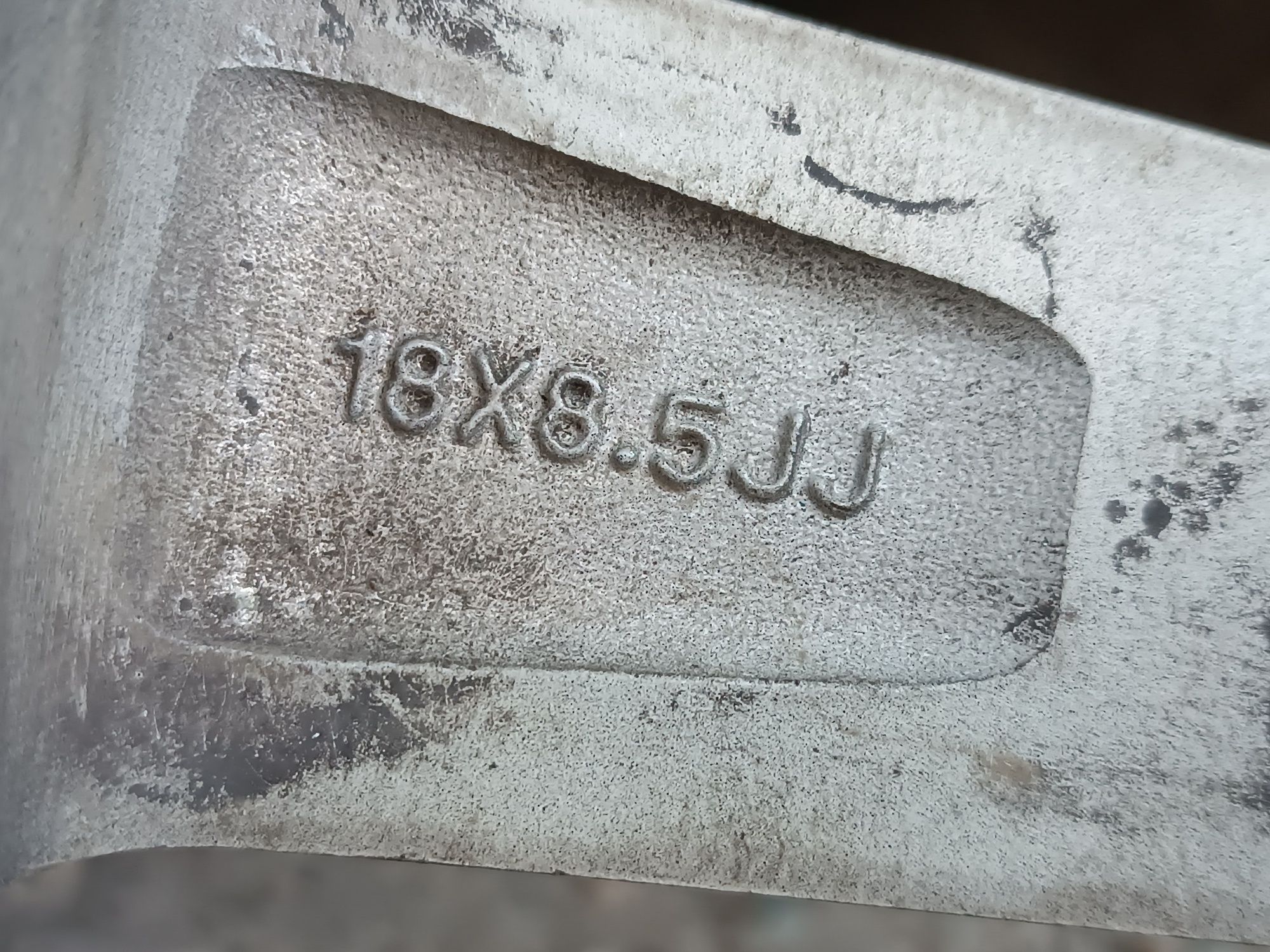 R-18.  4 диск.  Продам. 5/150 крузак. Без шина