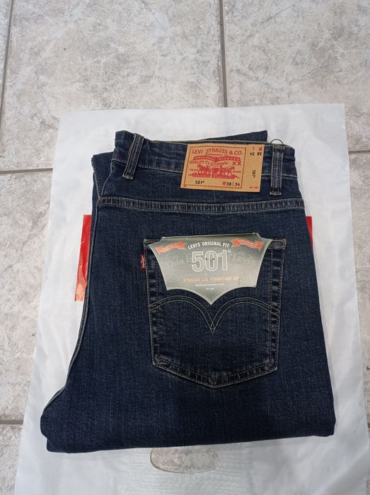 Джинсы LEVI'S лицензионные.