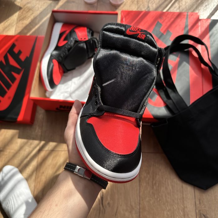 Jordan 1 Satin Bred mai multe marimi