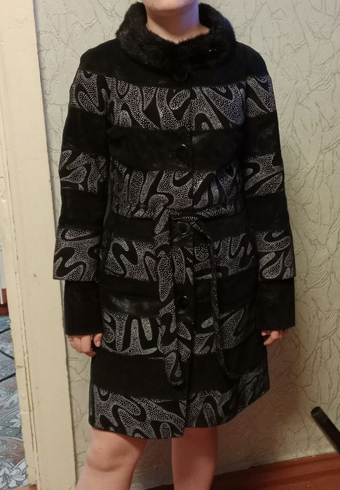 Продам  осенние- весенние пальто.