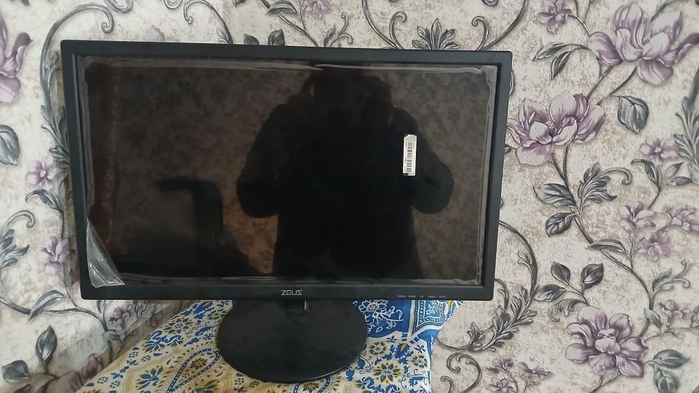 Monitor sotiladi yangi ZEUS