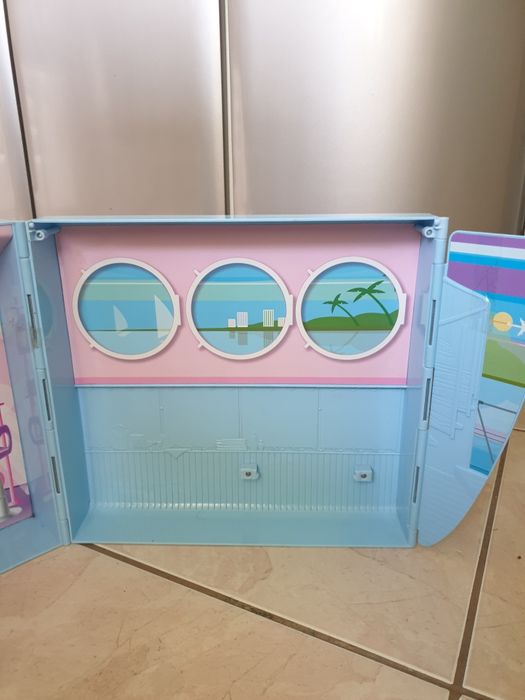 Голяма музикална къща на Barbie girl