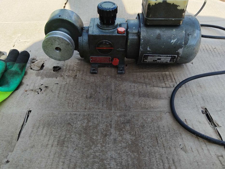 Motor electric cu reductor cu reglare a turației cazan povarna