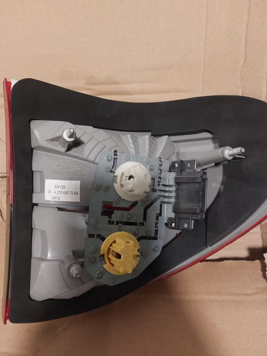 Десен външен стоп E klass W 211 kombi