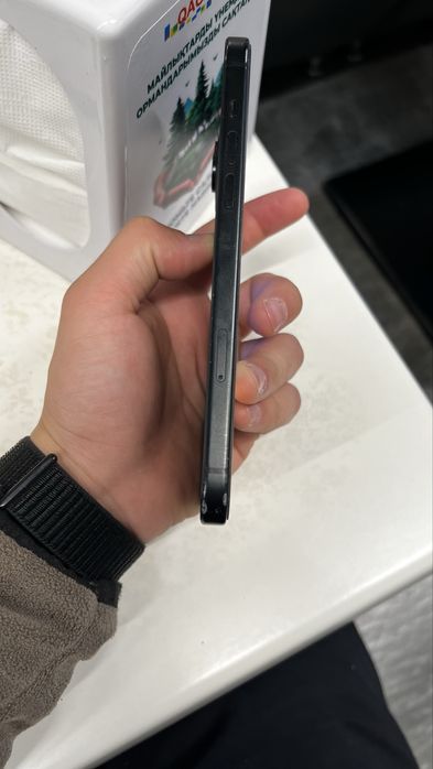 Айфон 15+  в ремонте не был