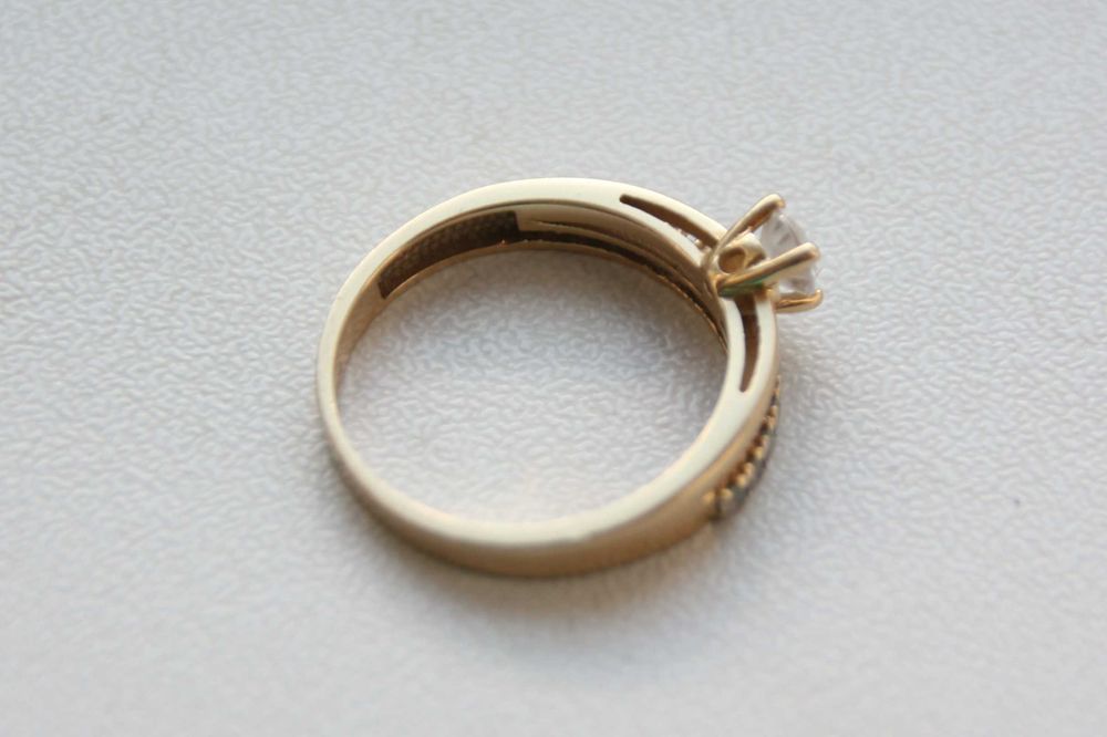 Inel aur 14K logodna cu pietre albe XS