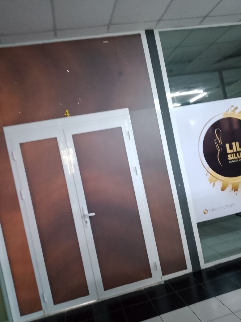 Бизнес центрада офис хона ижарага берилади