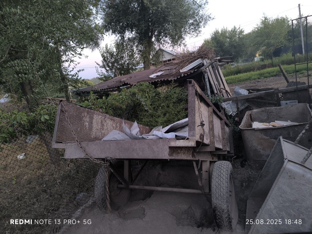 Продам два прицепа двух колесные и плуг
