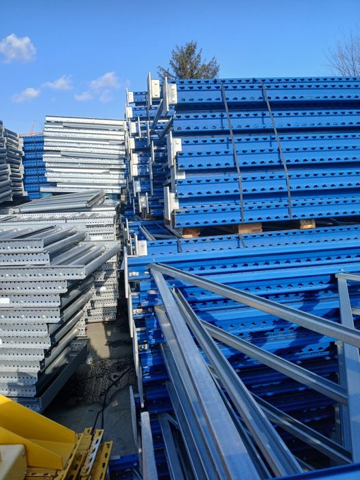 Avem rafturi metalice de vânzare