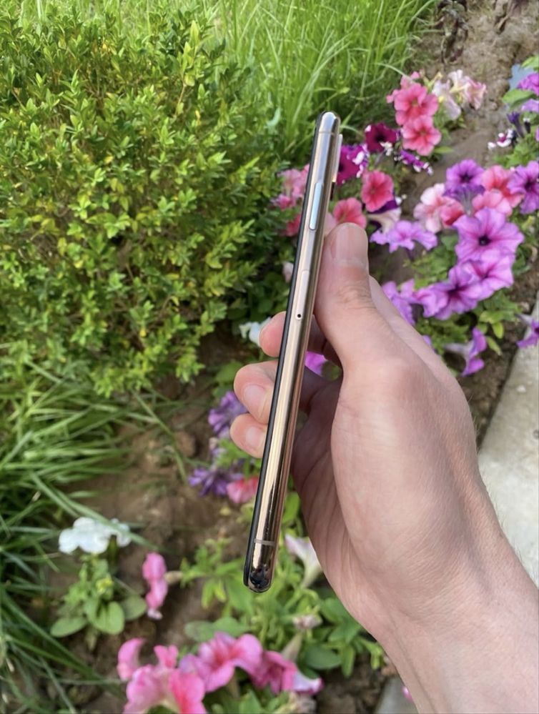 Iphone xs max gold