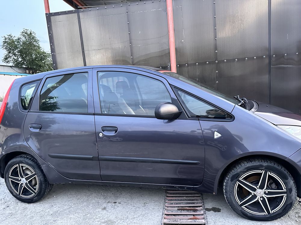 Mitsubishi colt . 1,3 обьем. 2006 ж. робот